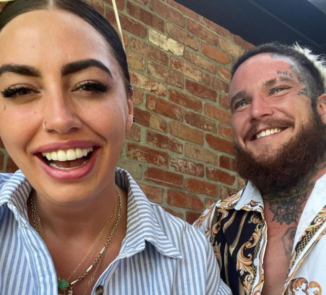 Cách yêu vợ chẳng giống ai của ông chồng "siêu nhây", bà xã dỗi không được mà khóc cũng không xong!