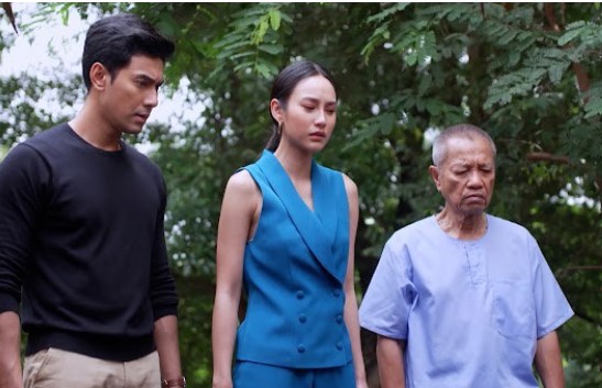 Giục bố đi bước nữa nhưng nhìn thấy người phụ nữ ông dẫn về, cả nhà choáng váng đứng không vững