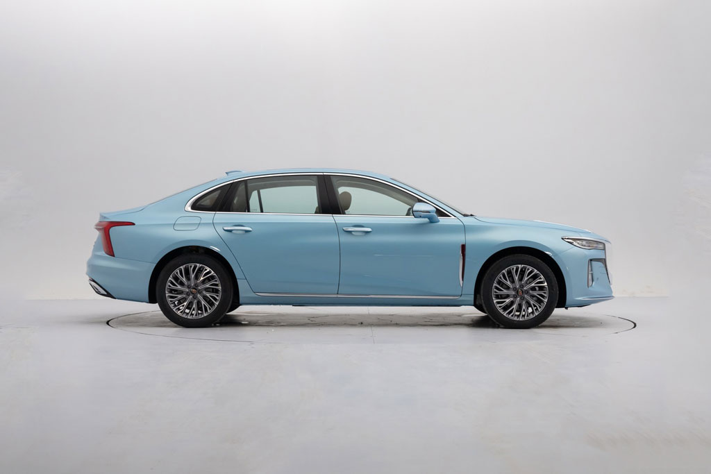 Sedan đẹp mê ly, công suất 224 mã lực, cạnh tranh với Toyota Camry