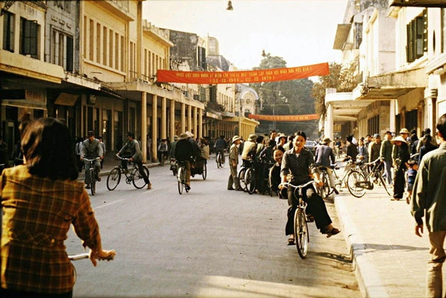 Xe đạp đông đúc ở Hà Nội 1979.