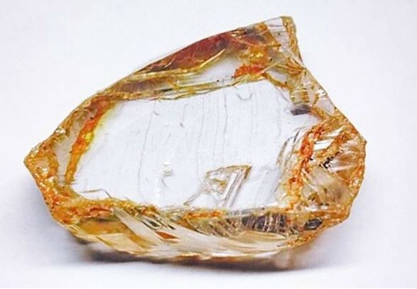 Phát hiện viên kim cương quý hiếm lớn nhất thập kỷ ở Nga, hình dạng kỳ lạ khiến nhiều người tò mò