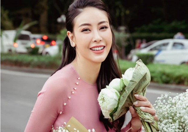 Hoa hậu Việt Nam tuổi 47 vẫn gắn "đồ giả" như đàn em, nhan sắc lập tức trẻ ra chục tuổi