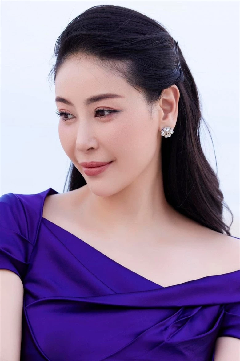 Hoa hậu Việt Nam tuổi 47 vẫn gắn "đồ giả" như đàn em, nhan sắc lập tức trẻ ra chục tuổi - 4