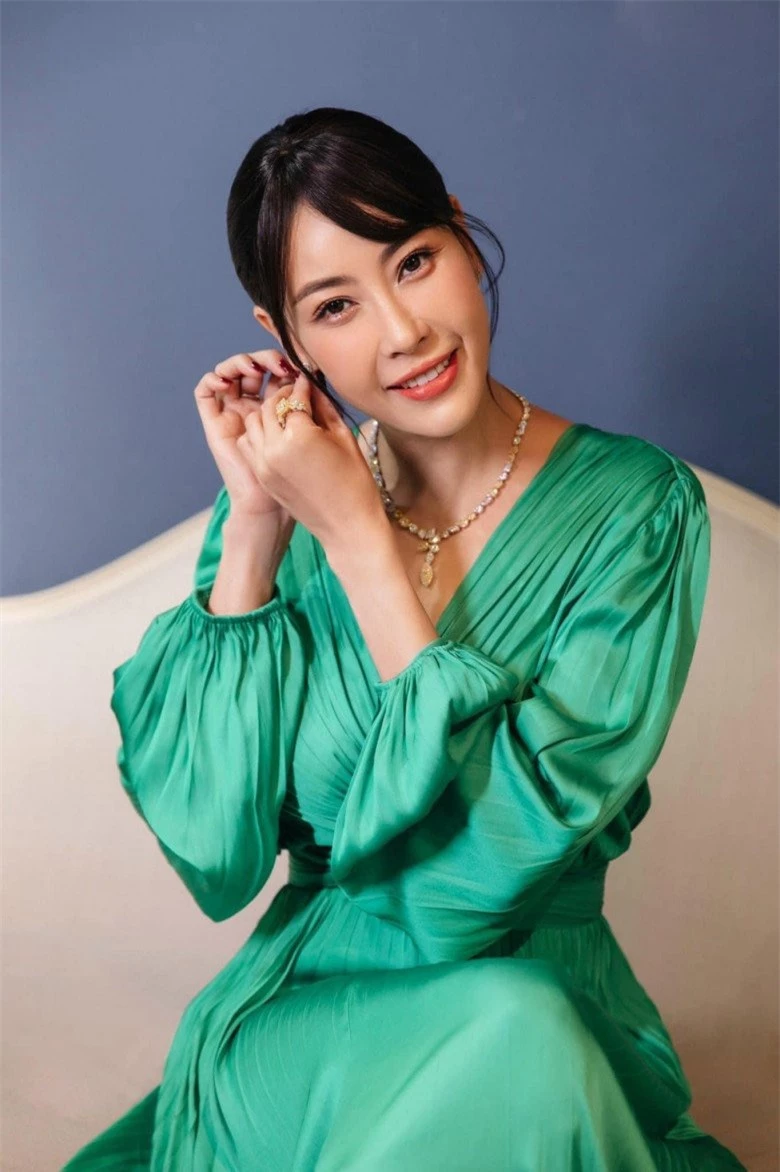 Hoa hậu Việt Nam tuổi 47 vẫn gắn "đồ giả" như đàn em, nhan sắc lập tức trẻ ra chục tuổi - 6