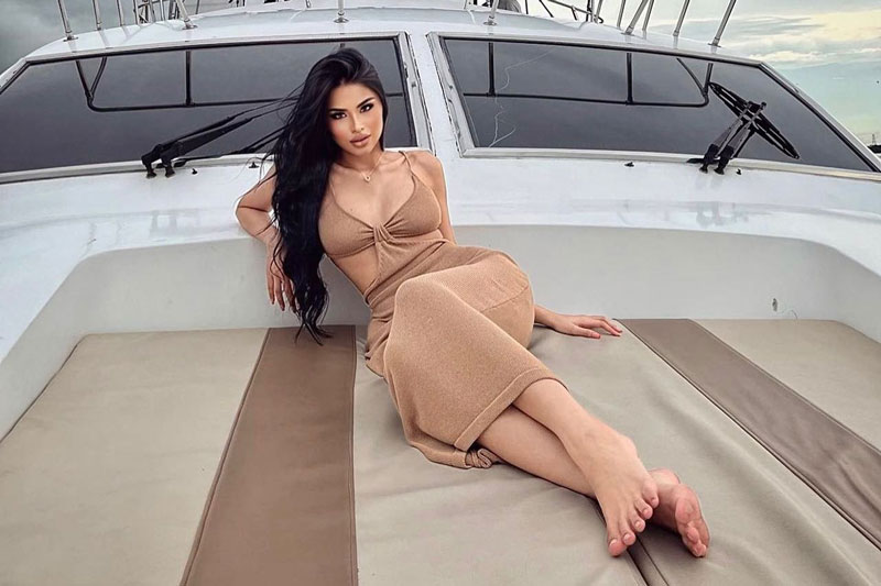 Ngắm thân hình bốc lửa của mỹ nhân Malaysia sắp sang Việt Nam dự Hoa hậu Trái Đất