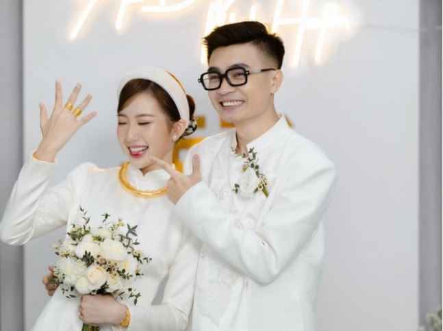 Các ông chồng thiếu gia thay đổi thế nào sau khi cưới hot girl: Người đưa vợ lên thành "bà hoàng", người thì đam mê trêu vợ