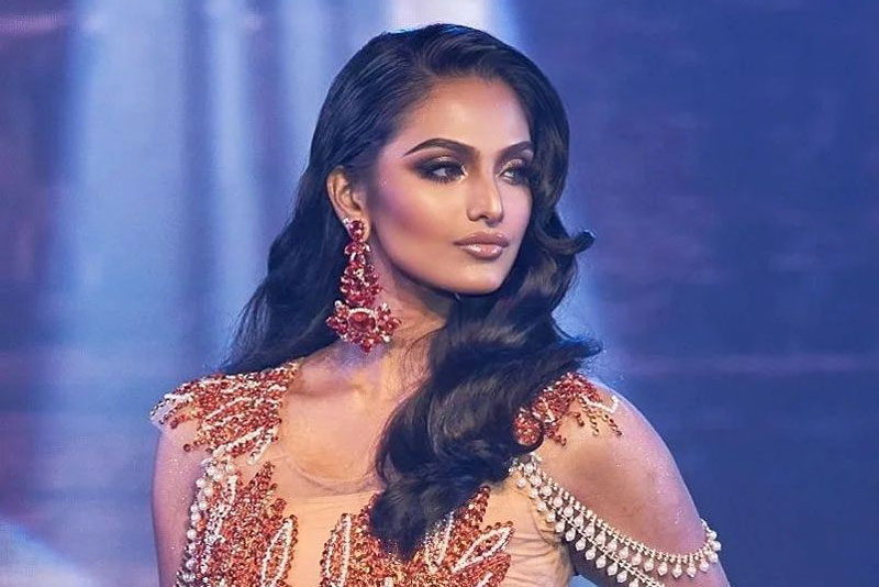 Người mẫu Malaysia cao 1,81 m sang Việt Nam thi Miss Charm