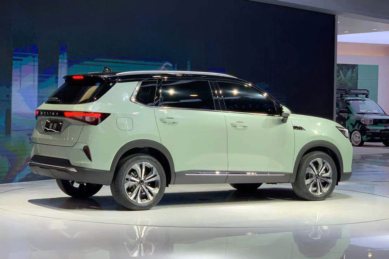 SUV động cơ tăng áp, thiết kế ấn tượng, giá hơn 220 triệu đồng