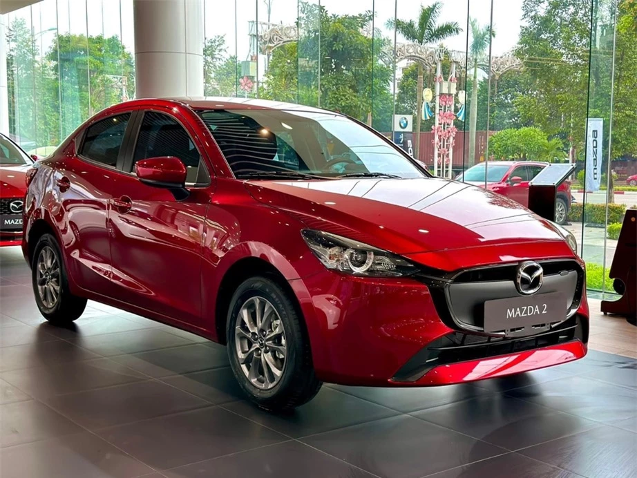 Mazda 2 điều chỉnh giá bán, khởi điểm rẻ hơn Hyundai Grand i10 - Ảnh 1.