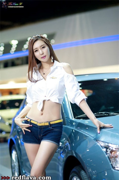 Thiếu nữ xinh đẹp bên xế hộp ảnh 13