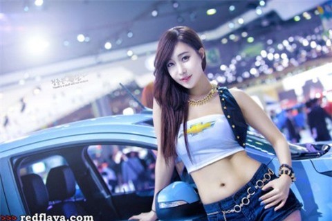 Thiếu nữ xinh đẹp bên xế hộp ảnh 3