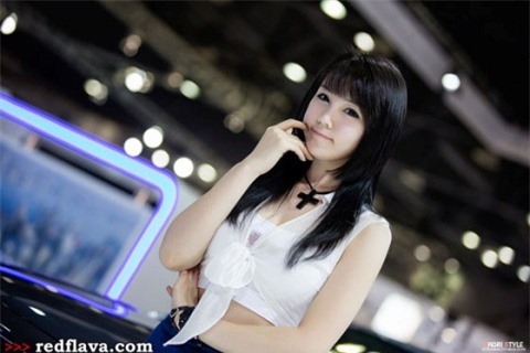 Thiếu nữ xinh đẹp bên xế hộp ảnh 8