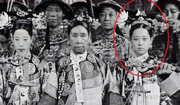 Đệ nhất mỹ nữ thời nhà Thanh đẹp như thế nào? Được Từ Hi Thái Hậu sủng ái và cái kết ra đi trong tức tưởi