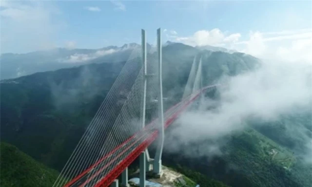 Bí ẩn vùng đất toàn cây cầu "khổng lồ" cao nhất thế giới của Trung Quốc - Ảnh 2.