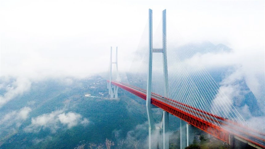 Bí ẩn vùng đất toàn cây cầu "khổng lồ" cao nhất thế giới của Trung Quốc - Ảnh 3.