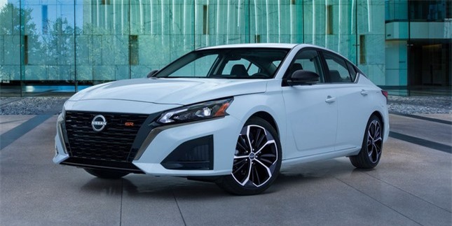 Nissan chuẩn bị khai tử hai dòng sedan ảnh 1