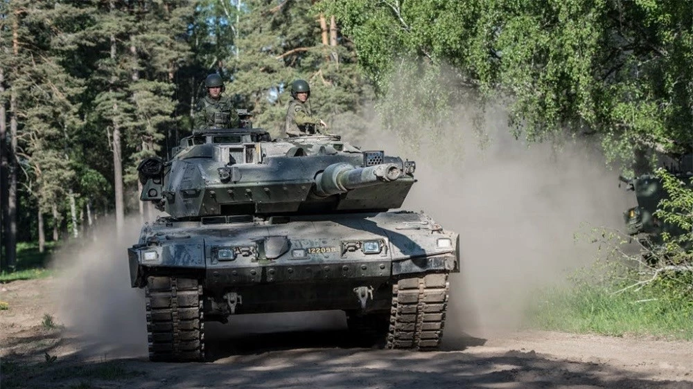 Xe tăng chiến đấu chủ lực Stridsvagn 122 của Thụy Điển
