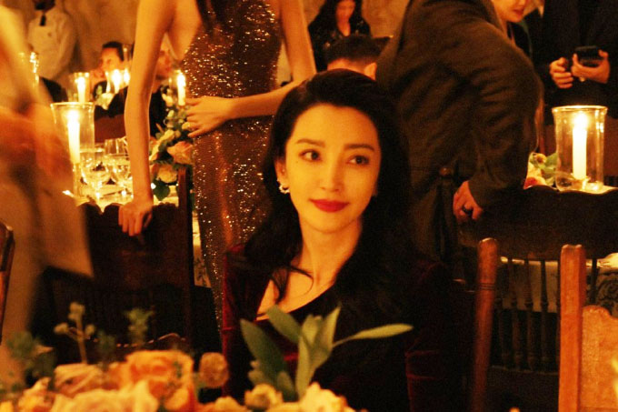 Lý Băng Băng gây sốt vì ngoại hình trẻ trung ở tuổi 50, tiết lộ bí quyết dưỡng nhan ai cũng tâm đắc