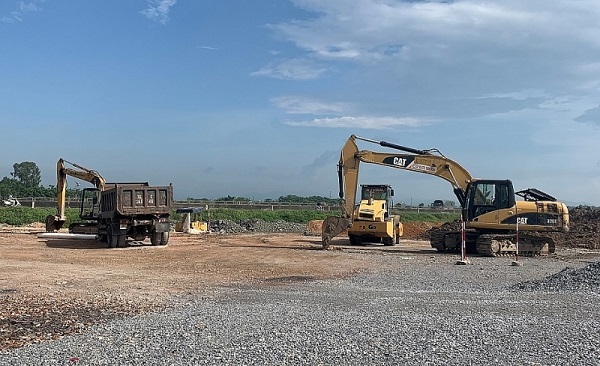 Đầu tư công gặp khó do... thiếu cát