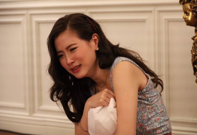 Mãi không có con mẹ chồng gọi điện an ủi, vô tình quên tắt máy tôi bật khóc muốn ly hôn luôn