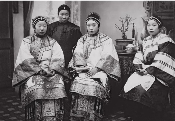 Loạt ảnh hiếm về thời nhà Thanh qua ống kính nhiếp ảnh gia đầu tiên mở studio chụp hình ở Thượng Hải