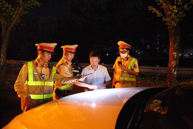 Hà Nội: Không chấp hành đo nồng độ cồn, ông Lê Hải Quang chủ tịch phường Trần Phú bị xử phạt