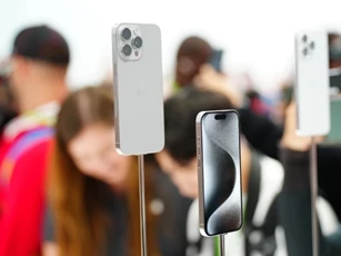 iPhone 15 màu titan hút khách