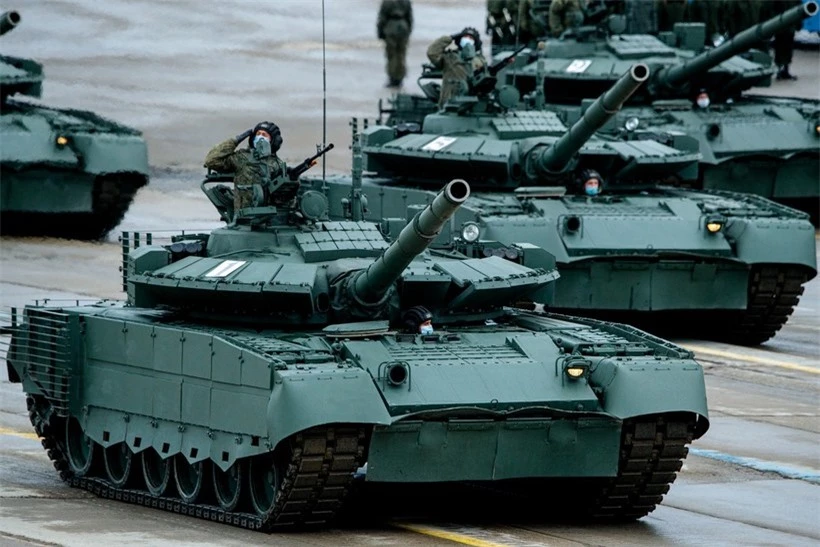 Các xe tăng chiến đấu chủ lực T-80BVM đã chứng minh được năng lực trên chiến trường. ảnh 1