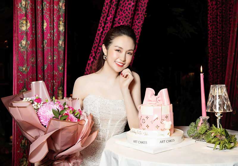 Ngắm nhan sắc xinh đẹp của hotgirl Hà Thành đời đầu là bà xã ca sĩ Tuấn Hưng