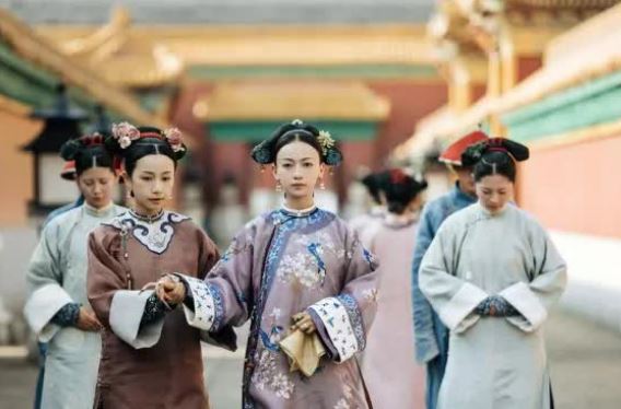 Vì sao sau khi nhận được ân sủng của Hoàng đế, phi tần đi đứng đều cần cung nữ dìu tay?