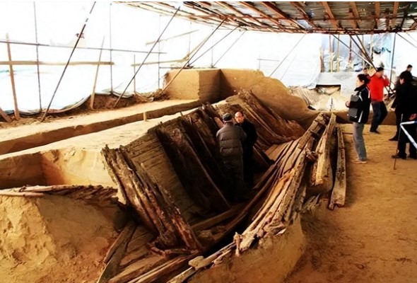 Đào trúng tàu chở đồ cổ dài hơn 50m, toàn bộ hiện trường lập tức bị cảnh sát phong toả nghiêm ngặt