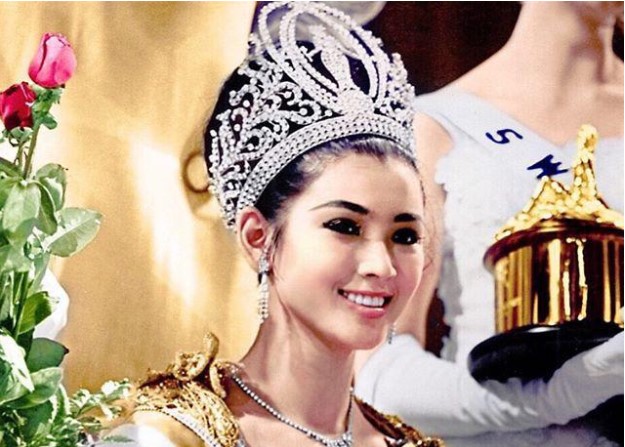 Nàng hậu gần 80 tuổi vẫn làm công chúng say đắm, nhan sắc như "đóng băng" thời gian