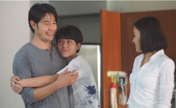 Mỗi ngày nhìn chồng đi làm về là quấn lấy con, tôi lại áy náy với bí mật 12 năm trước