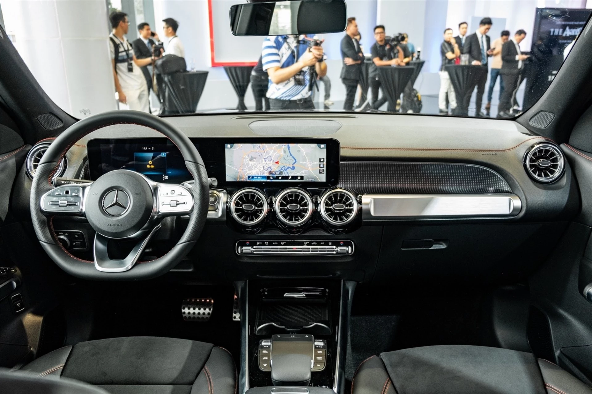 Mercedes-Benz Việt Nam trình làng bộ ba SUV thuần điện mới, giá từ 2,29 tỷ đồng 331003