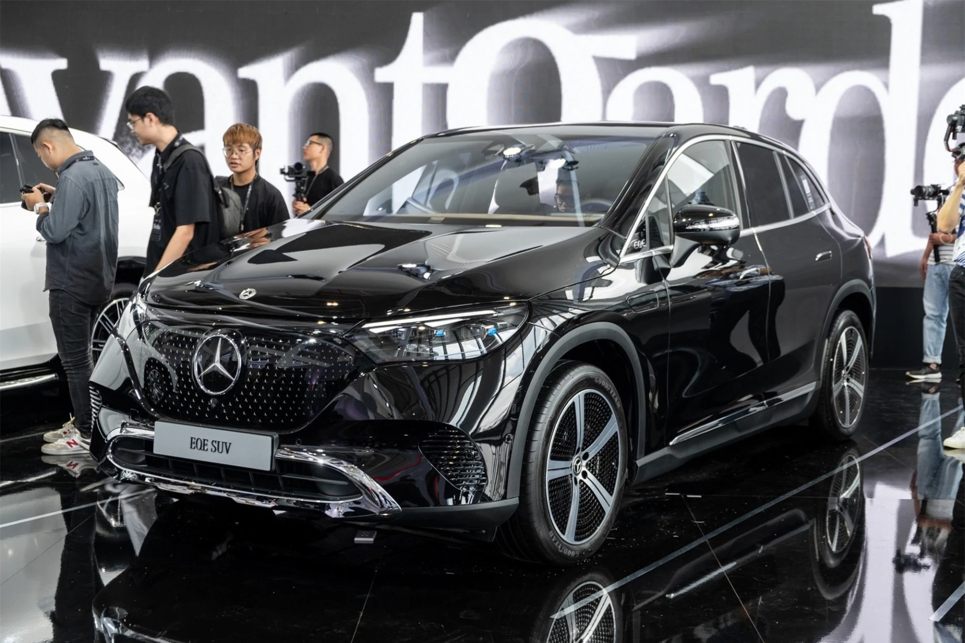 Mercedes-Benz Việt Nam trình làng bộ ba SUV thuần điện mới, giá từ 2,29 tỷ đồng 331004