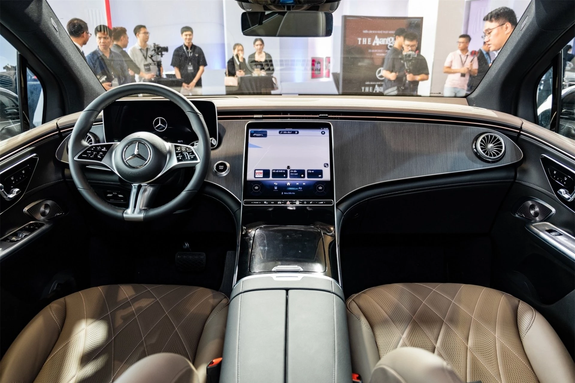 Mercedes-Benz Việt Nam trình làng bộ ba SUV thuần điện mới, giá từ 2,29 tỷ đồng 331005