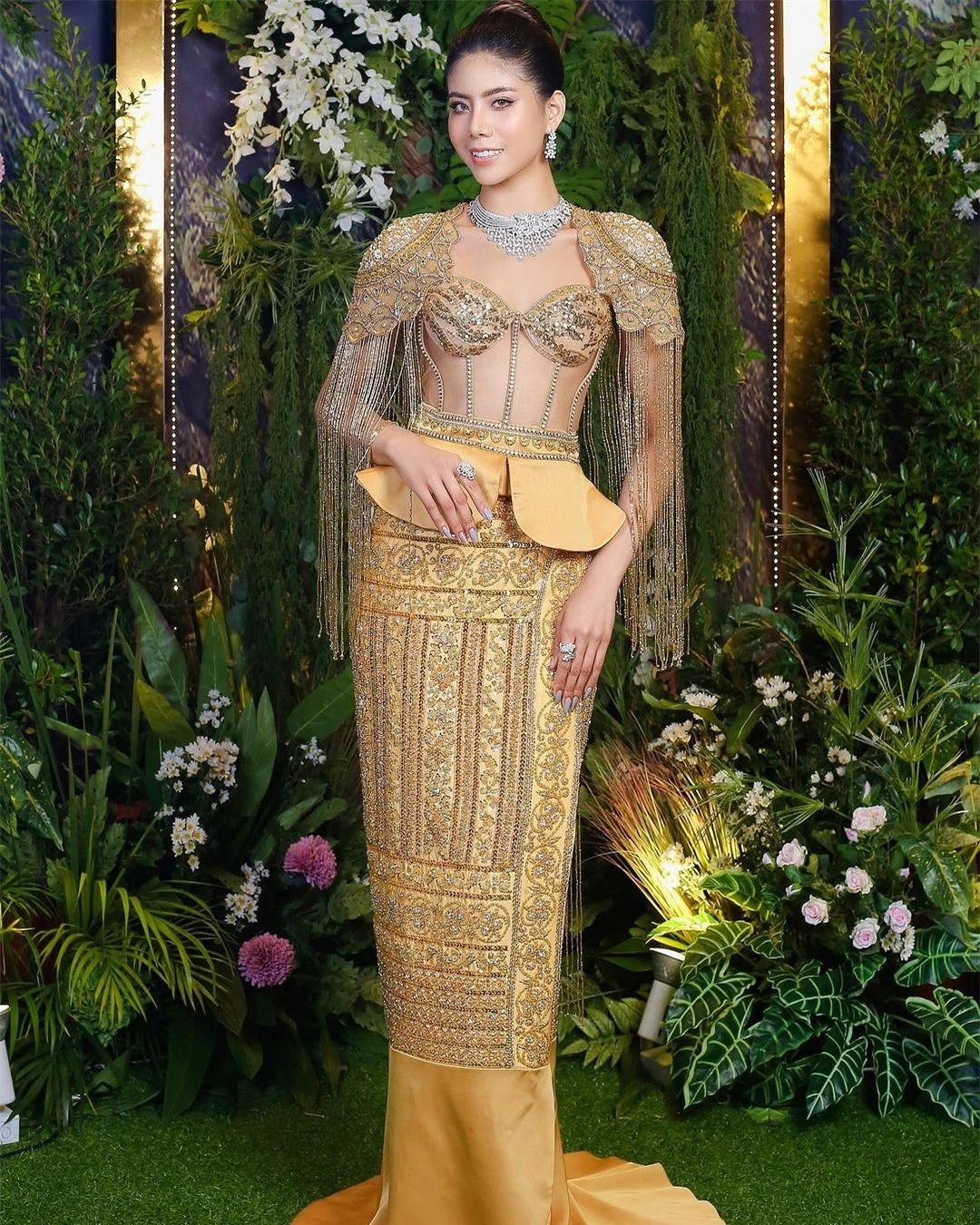Người mẫu cao 1,8 m đăng quang Hoa hậu Hoàn vũ Myanmar ảnh 14