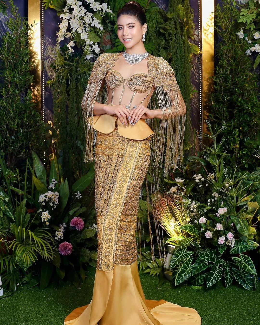 Người mẫu cao 1,8 m đăng quang Hoa hậu Hoàn vũ Myanmar ảnh 15