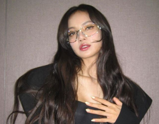 Giữa tin đồn rời YG vì hợp đồng hơn 1000 tỷ, Lisa (BLACKPINK): “Bạn không được mời”