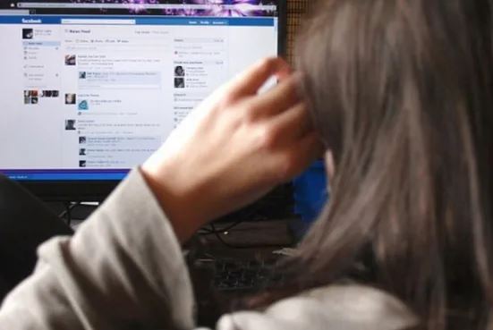 3 điều phụ nữ càng thích ‘trình làng’ trên mạng xã hội càng phá vỡ an toàn của cả gia đình