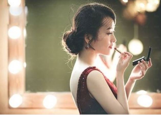 Đàn bà sau 40 tuổi dễ bị 3 kiểu đàn ông này ”hút hồn”, đặc biệt là kiểu đần tiên