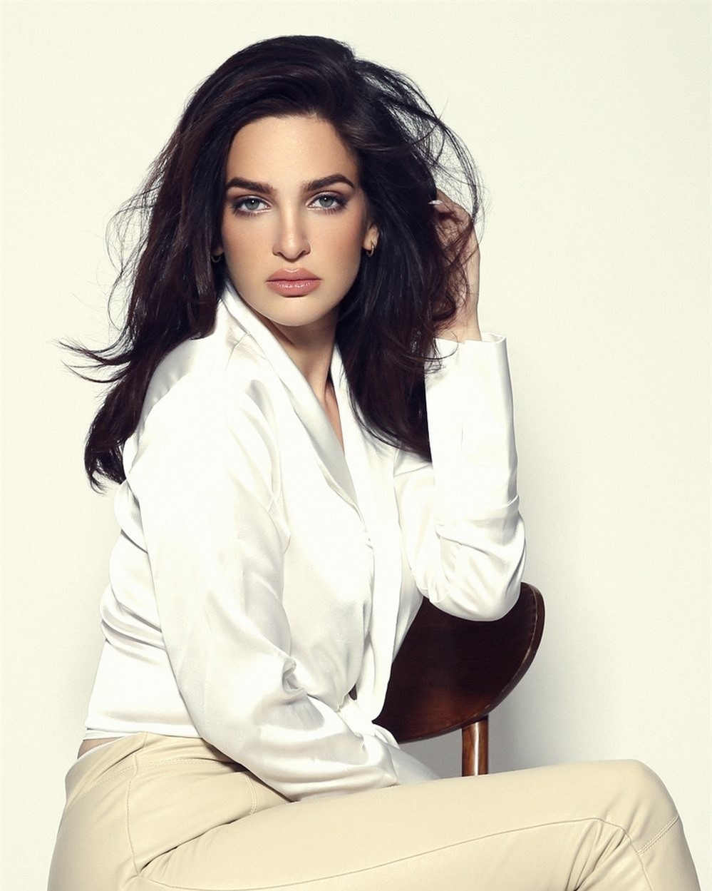 Chân dung người đẹp song tính sang Việt Nam thi Hoa hậu Hòa bình ảnh 11