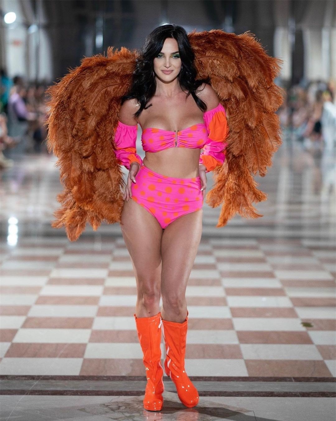 Chân dung người đẹp song tính sang Việt Nam thi Hoa hậu Hòa bình ảnh 16