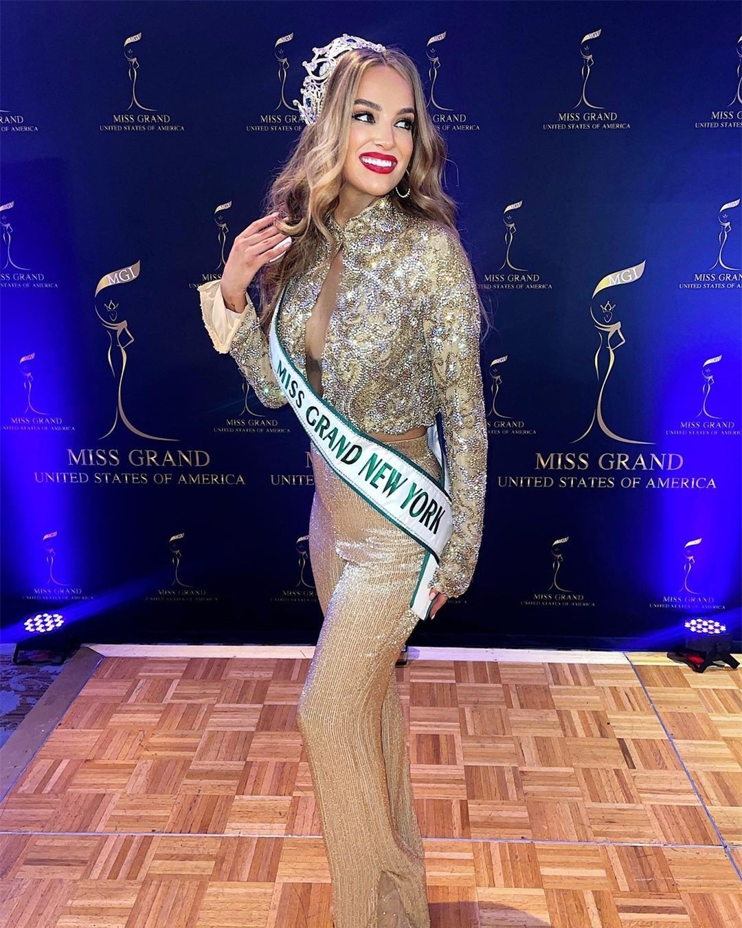 Chân dung người đẹp song tính sang Việt Nam thi Hoa hậu Hòa bình ảnh 4