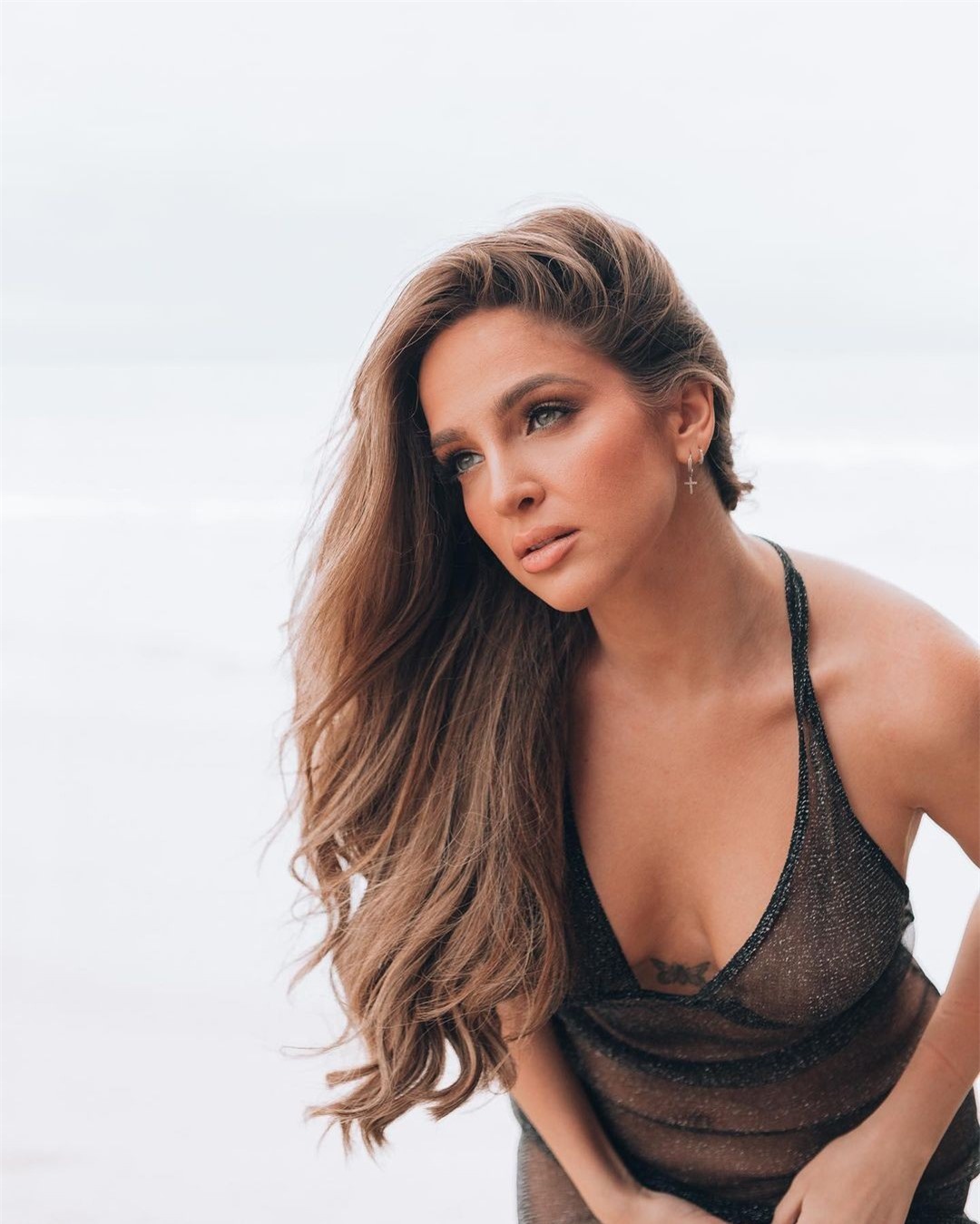 Chân dung người đẹp song tính sang Việt Nam thi Hoa hậu Hòa bình ảnh 7