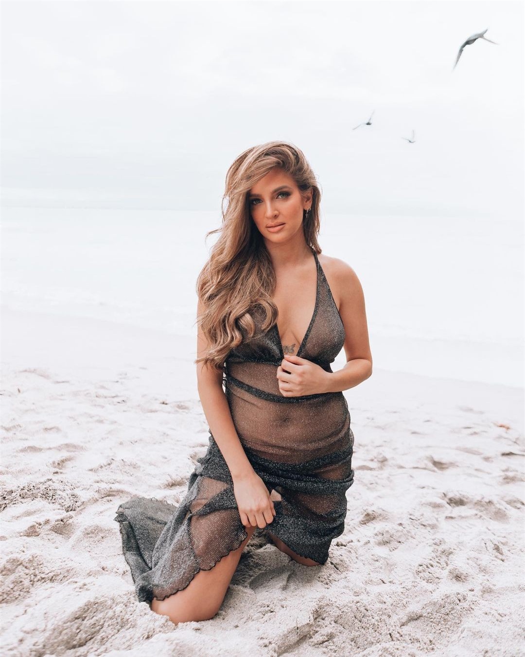 Chân dung người đẹp song tính sang Việt Nam thi Hoa hậu Hòa bình ảnh 8