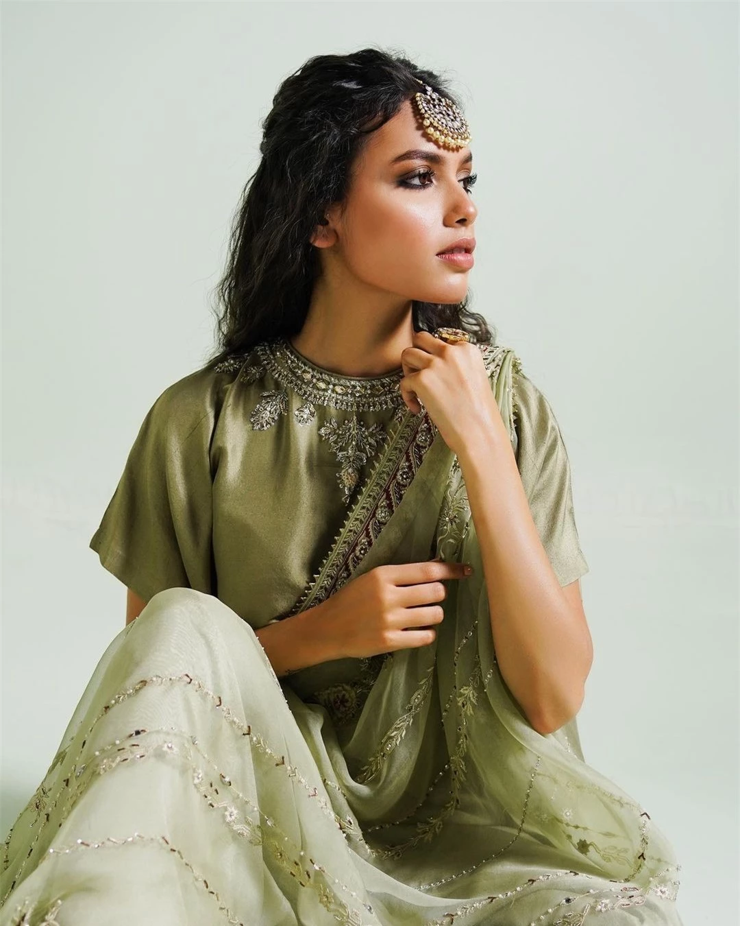 Nhan sắc đại diện đầu tiên của Pakistan dự thi Hoa hậu Hoàn vũ ảnh 4