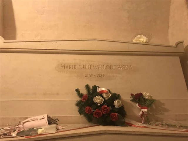 Vì sao nữ bác học Marie Curie được chôn cất trong quan tài lót chì dày 2,5 mm? - Ảnh 2.