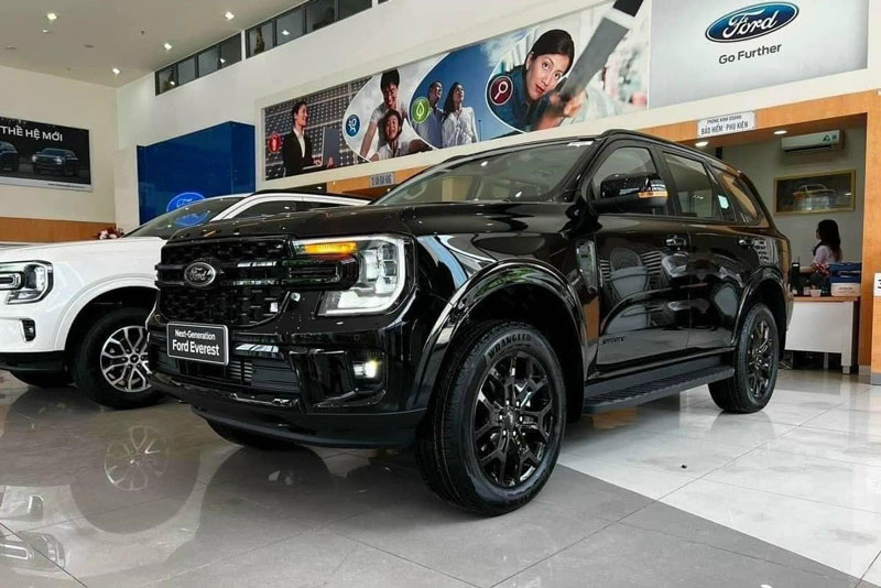 Hết thời ‘bia kèm lạc’, Ford Everest 2023 giảm giá khó tin tại đại lý