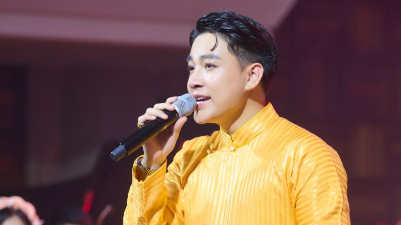 Giọng ca phi giới tính Trần Tùng Anh chi tiền tỷ cho album đầu tay 